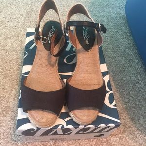 Lucky Sandals 7.5